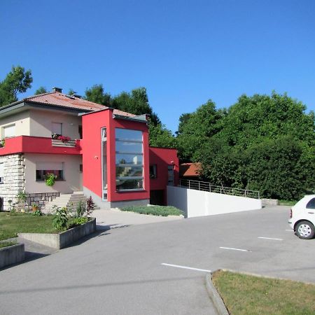 Pod Orehi Acomodação com café da manhã Postojna Exterior foto