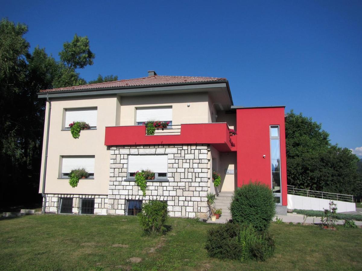 Pod Orehi Acomodação com café da manhã Postojna Exterior foto