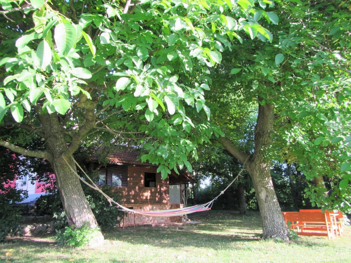 Pod Orehi Acomodação com café da manhã Postojna Exterior foto